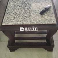 Nhà dư bộ bàn ghế bằng gỗ hơn 15 năm