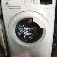 Máy giặt Electrolux 7,5kg màu trắng