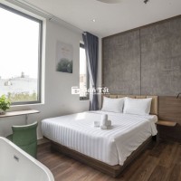 Nhân viên lễ tân và buồng phòng khách sạn tại HCM
