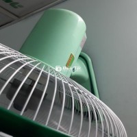 Quạt treo tường Lifan đang xoay chạy đầy đủ số.