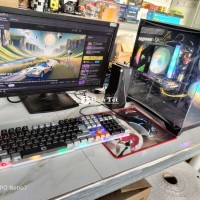 Bộ máy tính chơi game, làm việc v.v.