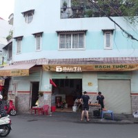 Tuyền nam phục vụ quán nướng tại quận Bình Thạnh