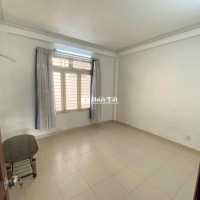 nhà còn dư 1 phòng. ở tầng 3, có toilet  riêng . Không gian thoáng mát