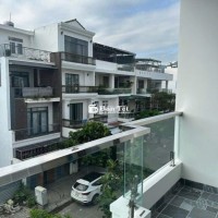 Bán nhà mặt phố 3 tầng, mặt tiền rộng 13m - Phước Long A