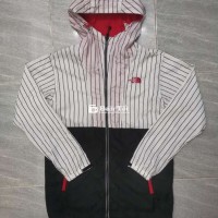 Nếu bạn đang tìm kiếm một chiếc áo jacket phong cách và chất lượng, đừng bỏ qua sản phẩm này! Áo jacket The North Face MadeCasualSport form M đang cần được thanh lý. Sản phẩm là hàng chính hãng, phù hợp với những bạn dưới 65kg, mang lại vẻ ngoài trẻ trung và năng động.