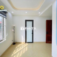 Nhà ngõ 193 Trung Kính 60m² x 4 tầng, ô tô đỗ cửa