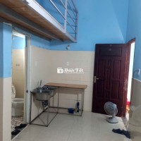 Trật tự, sạch sẽ, tiện nghi, nhà trọ cao cấp với mức giá hợp lý, thiết kế gác xép phù hợp cho hai người sinh hoạt thoải mái. Vị trí gần khu vực xe cộ thuận lợi, chỉ cách khoảng 500m, giúp đi lại dễ dàng. Nhà trọ đầy đủ tiện ích, từ phòng tắm khép kín, bếp nấu ăn, đến không gian sinh hoạt riêng tư. Lý tưởng cho các cặp đôi hoặc người cần không gian yên tĩnh trong nhà. Hãy liên hệ ngay để tìm hiểu thêm chi tiết!  