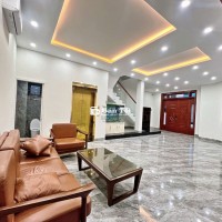 CHO THUÊ NHÀ LÔ GÓC 4 TẦNG MỚI, CÓ THANG MÁY - VỊ TRÍ ĐẮC ĐỊA!