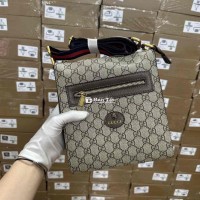 Túi Nam Đeo Chéo GC Logo Tròn Đầu Hổ