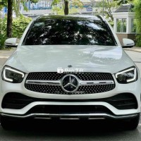 Chào mừng bạn đến với thế giới sang trọng và tiện nghi của Mercedes Benz GLC300 2021! 🚗✨