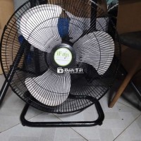 Thanh lý quạt chân quỳ công nghiệp