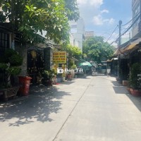 Trong khu vực dân cư hiện đại, ngôi nhà 3 tầng với diện tích 64m², kích thước 4m x 16m, sở hữu 5 phòng ngủ và 5 phòng vệ sinh, đang được rao bán với mức giá chỉ từ 5.x tỷ đồng. Ngôi nhà mới xây, thiết kế 1 trệt 2 lầu, có sân thượng rộng rãi, nằm trong hẻm rộng 5m, thuận tiện di chuyển ra đường Mã Lò. Khu vực xung quanh là khu dân cư cao cấp, an ninh tốt, hàng xóm thân thiện. Pháp lý đầy đủ, sổ hồng hoàn công, quy trình chuyển nhượng nhanh chóng. Liên hệ ngay với anh Bá Thắng để được tư vấn và xem nhà miễn phí. #BánNhà #Nhà3Tầng #DiệnTích64m2 #5PhòngNgủ #Hẻm5m #MãLò #PhápLýĐầyĐủ #SổHồngHoànCông #ChuyểnNhượngNhanh #GiáTốt #LiênHệNgay