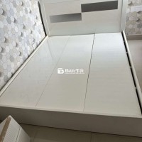 GIA ĐÌNH THANH LÝ GIƯỜNG NGỦ NHƯ HÌNH 1,6M × 2M