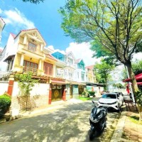 Nhà nằm trên đường Phan Văn Trị, phường 7, quận Gò Vấp, khu vực dân cư yên tĩnh, an ninh đảm bảo. Diện tích đất 112m2, ngang 8m, dài 14m, thiết kế 3 tầng hiện đại, phù hợp cho gia đình đông người hoặc đầu tư sinh lời.  