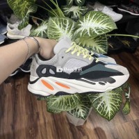 ## Giày Casual Adidas Yeezy Boost 700 2hand - Size 38