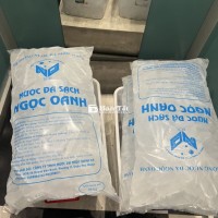 Nhân viên đóng gói tại Cầu Giấy