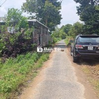 Trên 100.000 km, xe vẫn hoạt động ổn định, không gặp bất kỳ vấn đề gì về động cơ hay hệ thống điện. Nội thất được bảo quản tốt, không có dấu hiệu hư hỏng hay bong tróc. Xe đã được kiểm tra kỹ lưỡng và sẵn sàng để bàn giao cho chủ nhân mới.