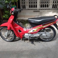 Cần bán Honda Wave A 2004 màu đỏ