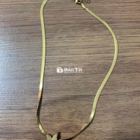 cần bán 1 sợi dây chuyền ti tan