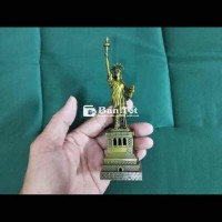Trang trí không gian với tượng kim loạ mạ đồng tinh tế