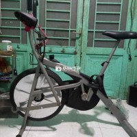 xe đạp thể dục như hình