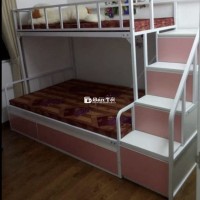 Giường tầng sắt có bậc thang chắc chắn
