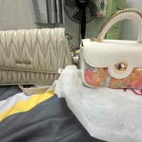 thanh lý 2 túi còn mới giá rẻ bèo