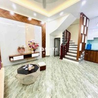 Bán nhà 30m² chỉ hơn 5 tỷ phố Nam Dư - Vị trí đẹp, ngõ rộng, ô tô đỗ cách nhà 10m  