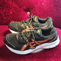 Giày hiệu asic size 43