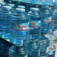 Cần 1 nam làm nước đóng binh 20l