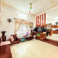 Bán nhà 2 tầng kiên cố 2 mặt kiệt oto thông ra Hồ Xuân Hương