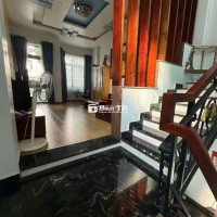 Cần cho thuê nhà 1 trệt 3 lầu vị trí đẹp, sát trường Hoa Lư