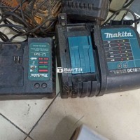 Đế Chân Sạc Pin Makita Cho Thợ Kỹ Thuật Chuyên Nghiệp