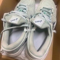 Giày ASICS size 41.5 (26cm) - Vừa được cho, không dùng tới, bán lại cho anh em đam mê cầu lông, bóng bàn, tennis...  