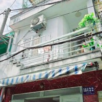 Cần bán nhà 3 tầng đẹp, 4 phòng ngủ, xe hơi đỗ cửa - Bình Tân