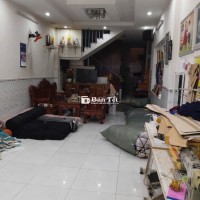 Chào mừng bạn đến với cơ hội sở hữu ngôi nhà mơ ước tại khu vực Phạm Văn Chiêu, Gò Vấp! Chúng tôi đang rao bán gấp một căn nhà 3 tầng, 3 phòng ngủ với diện tích 82m², chỉ với mức giá 6.5 tỷ đồng. Đây là một cơ hội hiếm có để sở hữu một ngôi nhà trong khu vực dân cư lâu đời, gần các tiện ích như trường học, chợ và các tuyến đường chính.