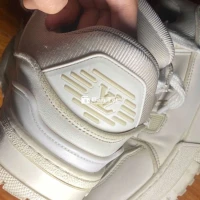 Cần bay lv sticker like auth size 38