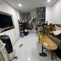 Cần bán nhà 2 lầu, mặt tiền Nguyễn Đình Chiểu - Quận 3 (4,2 tỷ)