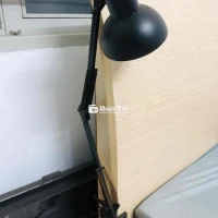Đèn đọc sách kẹp bàn hoặc đầu giường