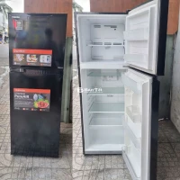 Tủ lạnh INVERTER 233L Toshiba