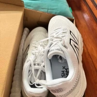 Giày New Balance Chính Hãng Size 42 Fullbox - Giá Sốc!
