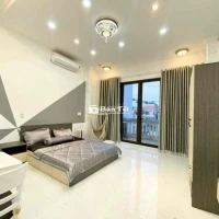 CĂN HỘ BAN CÔNG – CUỐI THÁNG TRỐNG