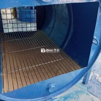 Chuồng gà làm từ thùng phuy sắt
