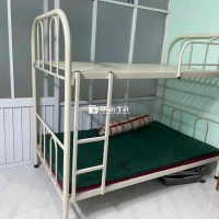 Giường tầng sắt hộp trắng kem đã dùng còn mới 90%