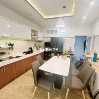 Sốc! Nhà 40m2 Đ. Phan Đăng Lưu chỉ 4.68 tỷ, cách sân bay chỉ 200m.