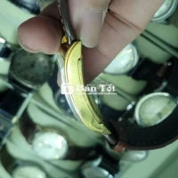 Đồng hồ Dáng Cong Sang Trọng - Nước Vàng Bóng Đẹp, Máy Chạy Chuẩn  