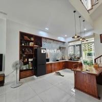Cho thuê nhà view công viên 5x15, nội thất cao cấp, giá 12 triệu/tháng tại Nhà phố Lovera Park Khang Đạt.