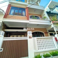 Nhận bán nhà mặt đất chính chủ tại Nha Trang, diện tích 57m2, nhà 3 tầng đẹp, nằm trong hẻm ô tô, thuận tiện di chuyển.  