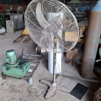 Quạt cây chạy êm ái