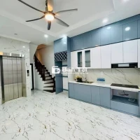 Nhà Đẹp, Mới, Thang Máy, Phố Giáp Bát 33m, 6 tầng, mt 4.3m, 8.6 tỷ.